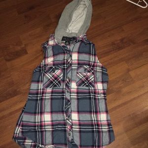 Button plad shirt with hood